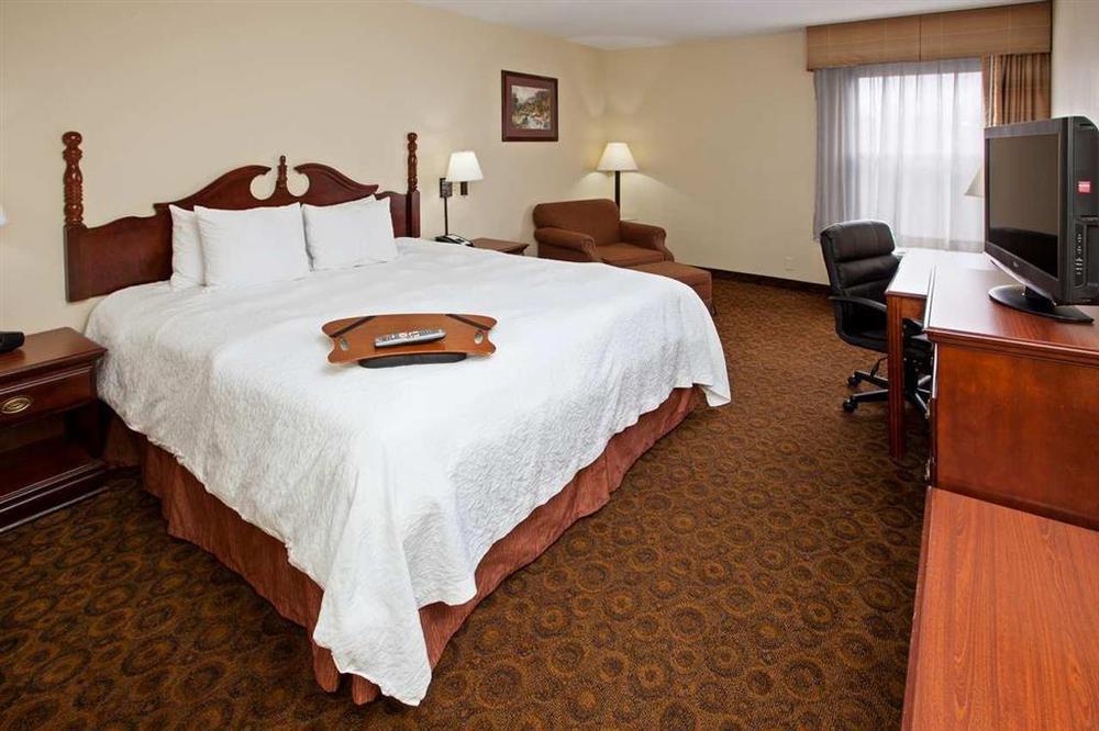 Hampton Inn Dickson Bilik gambar
