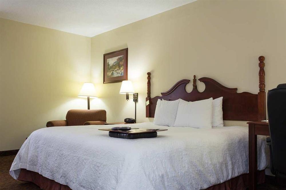 Hampton Inn Dickson Bilik gambar